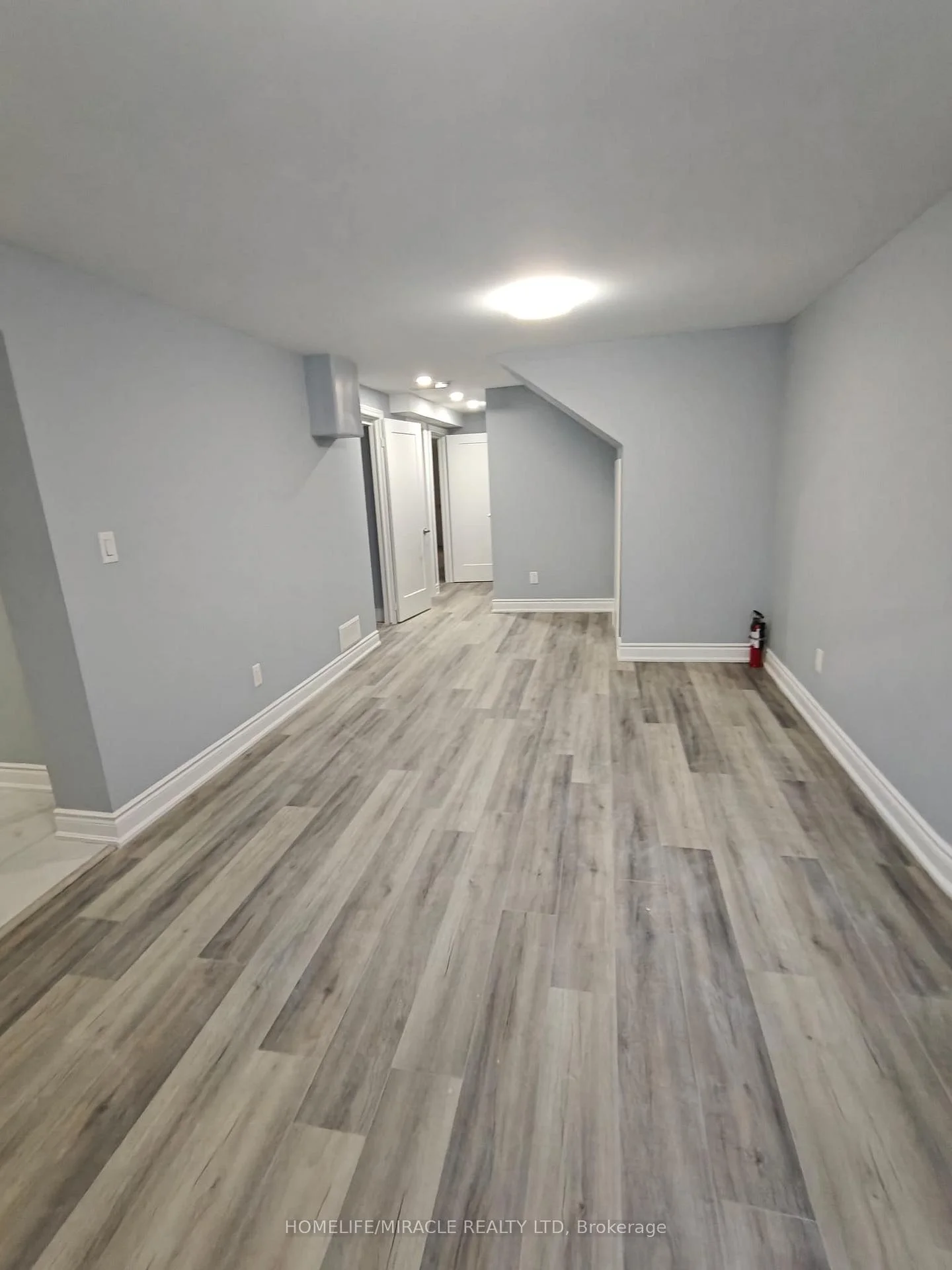 Photo 17 of 28 Crossmore Crescent, Cambridge, Westview — HOMEH