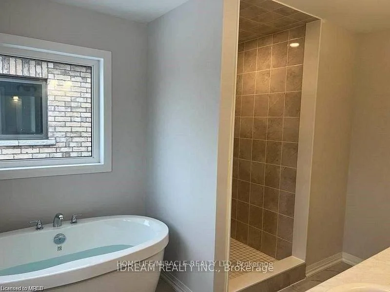 Photo 3 of 28 Crossmore Crescent, Cambridge, Westview — HOMEH