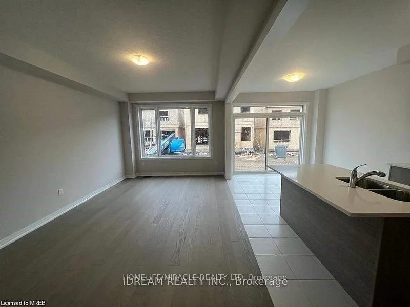 Photo 6 of 28 Crossmore Crescent, Cambridge, Westview — HOMEH