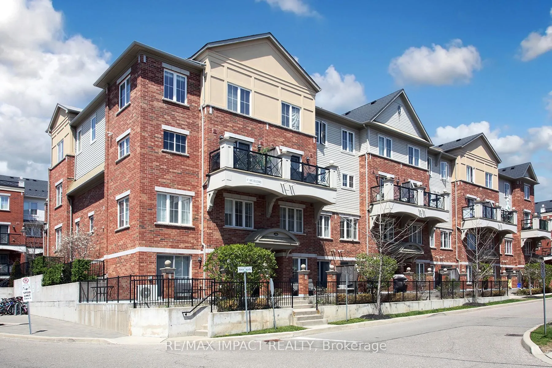 Photo 2 of Unit 3, 47 Hays Boulevard, Oakville, River Oaks — HOMEH