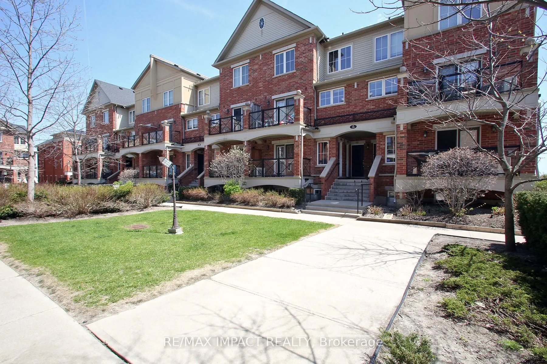 Photo 4 of Unit 3, 47 Hays Boulevard, Oakville, River Oaks — HOMEH