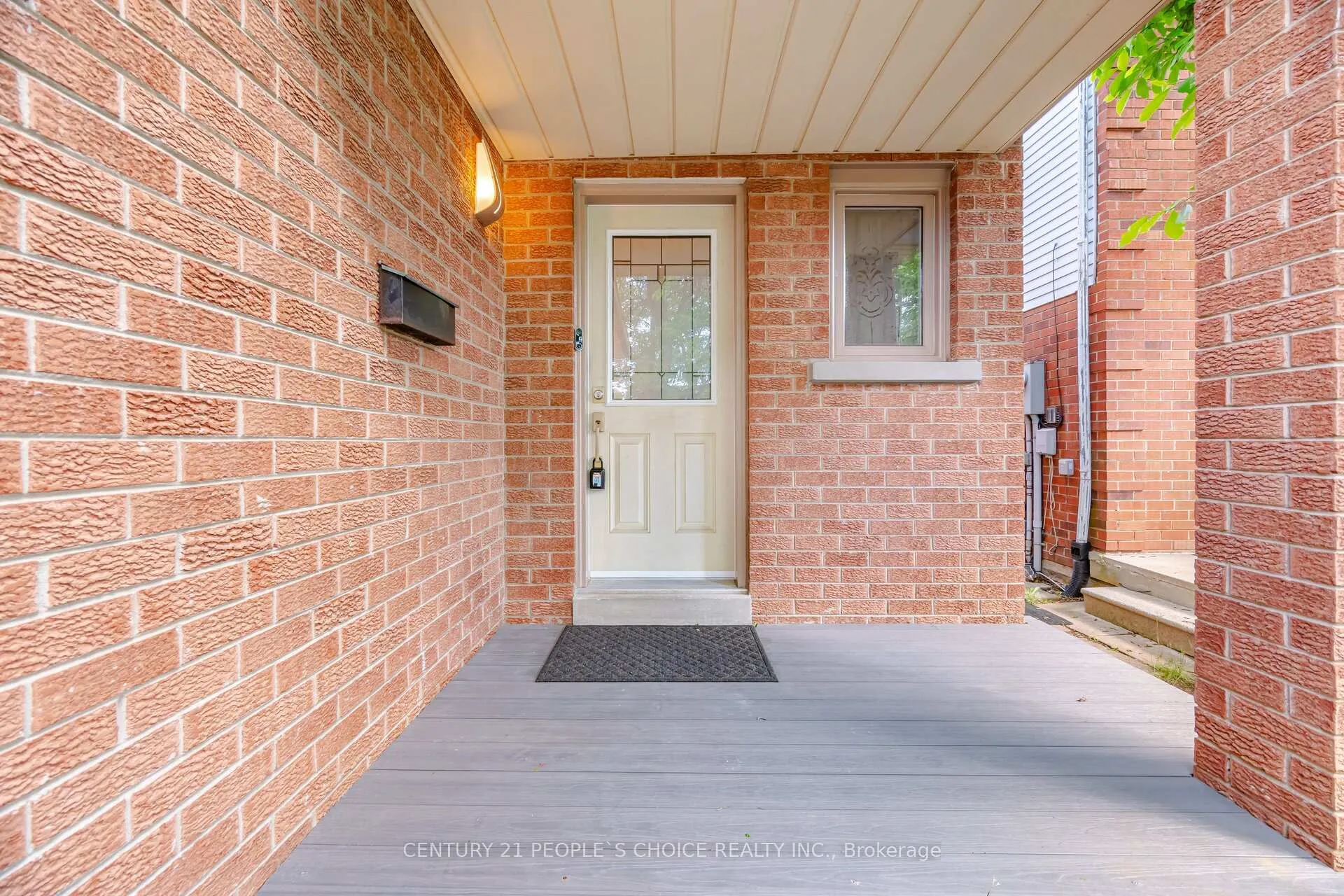 Photo 3 of 29 Oleander Crescent, Brampton, Heart Lake East — HOMEH