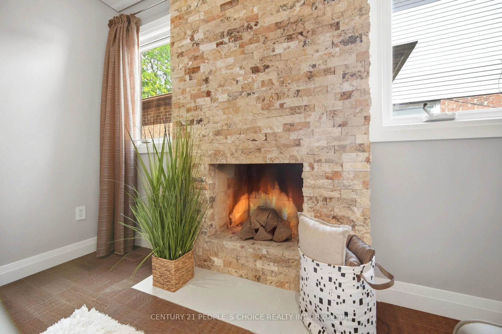 Photo 6 of 29 Oleander Crescent, Brampton, Heart Lake East — HOMEH