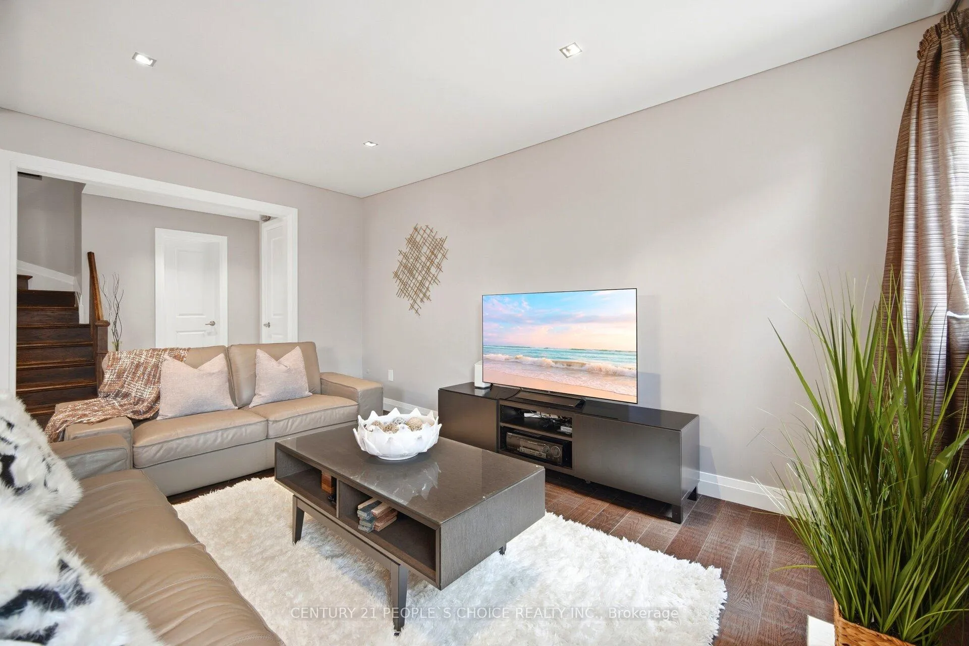 Photo 7 of 29 Oleander Crescent, Brampton, Heart Lake East — HOMEH