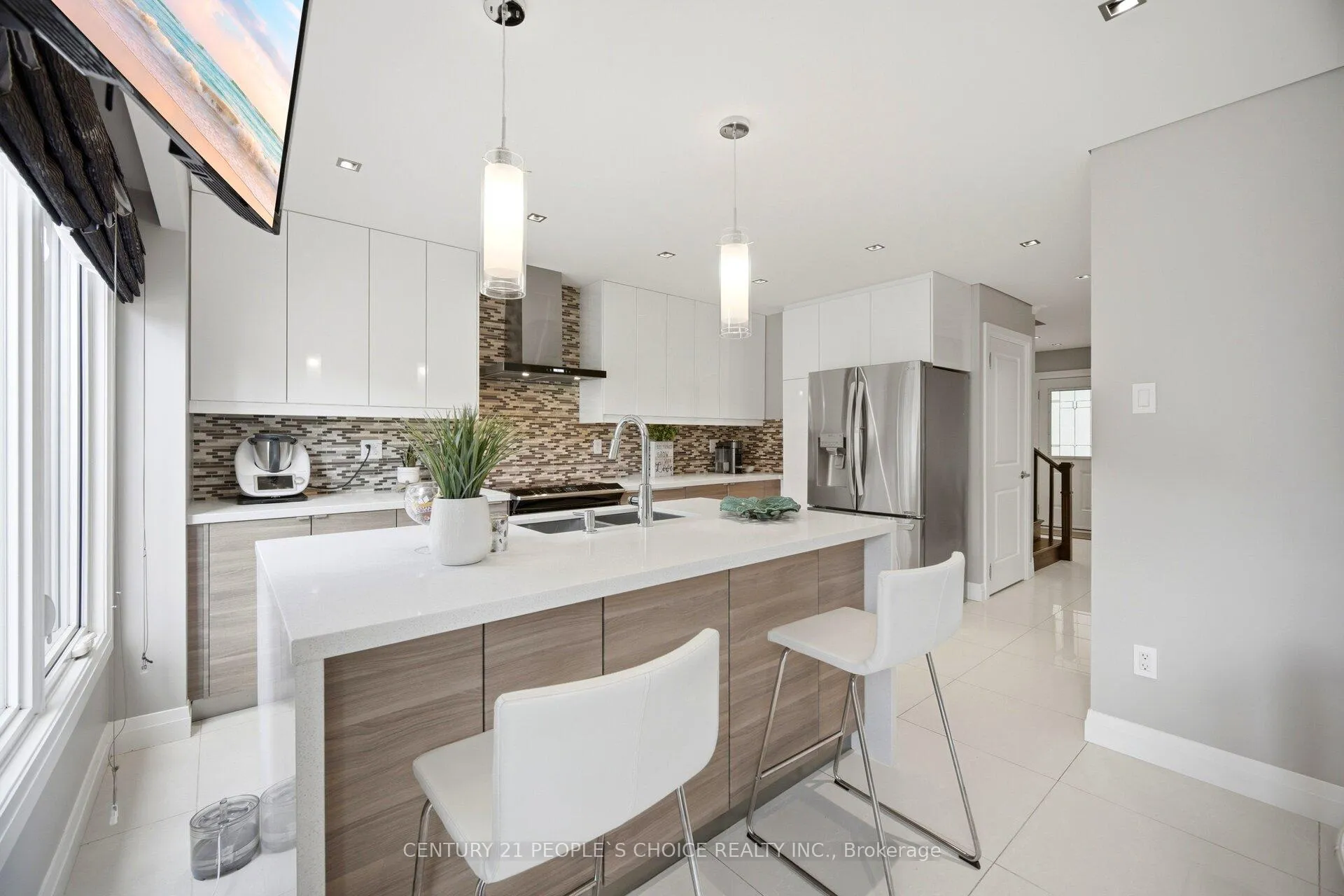 Photo 12 of 29 Oleander Crescent, Brampton, Heart Lake East — HOMEH