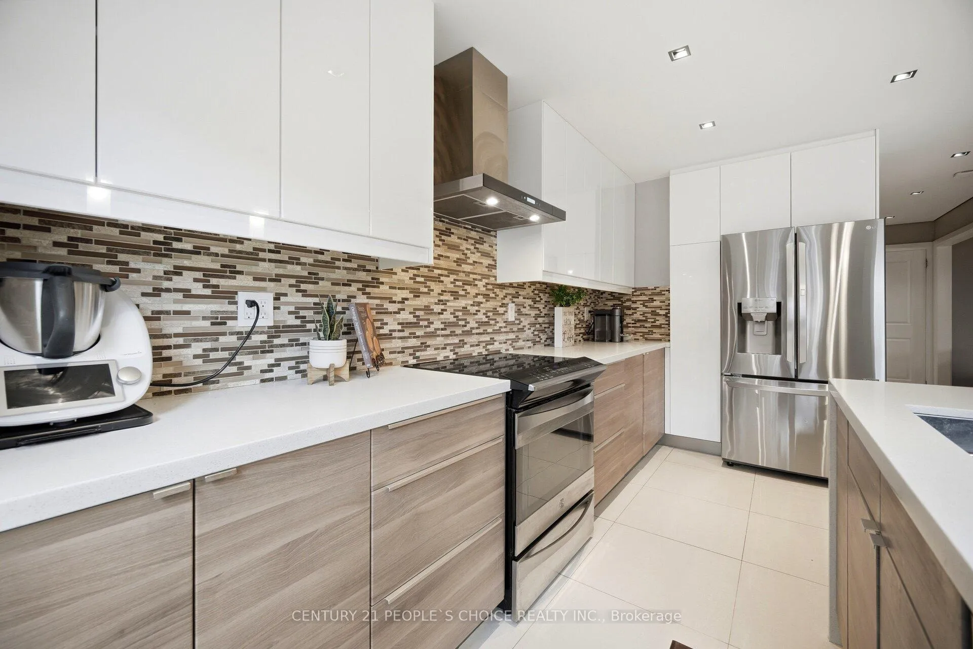 Photo 14 of 29 Oleander Crescent, Brampton, Heart Lake East — HOMEH