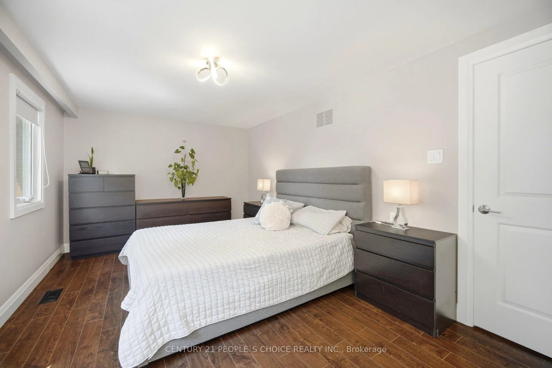 Photo 23 of 29 Oleander Crescent, Brampton, Heart Lake East — HOMEH