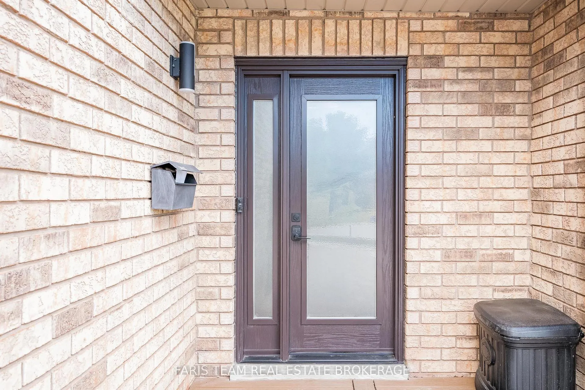 Photo 3 of 44 Hawthorne Crescent, Barrie, Ardagh — HOMEH
