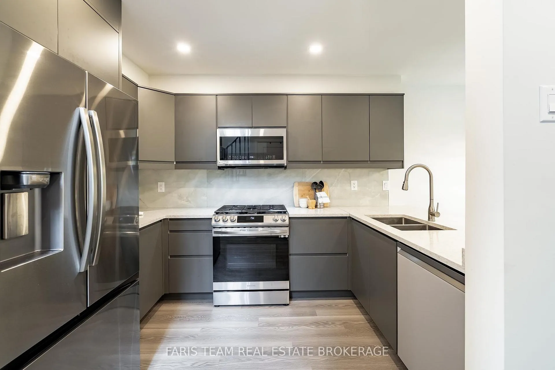 Photo 4 of 44 Hawthorne Crescent, Barrie, Ardagh — HOMEH