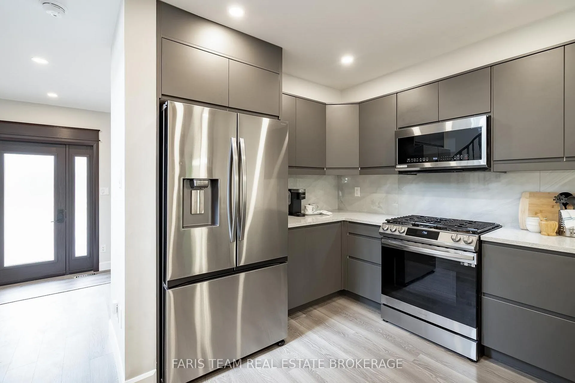 Photo 6 of 44 Hawthorne Crescent, Barrie, Ardagh — HOMEH