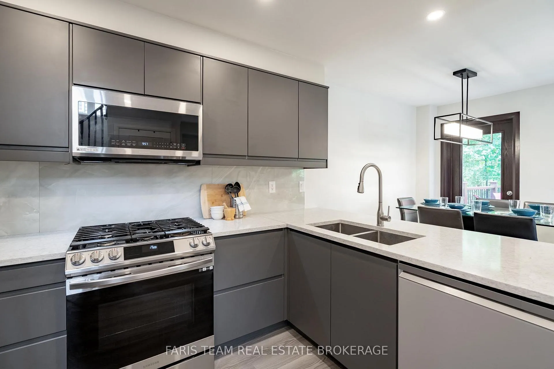 Photo 7 of 44 Hawthorne Crescent, Barrie, Ardagh — HOMEH