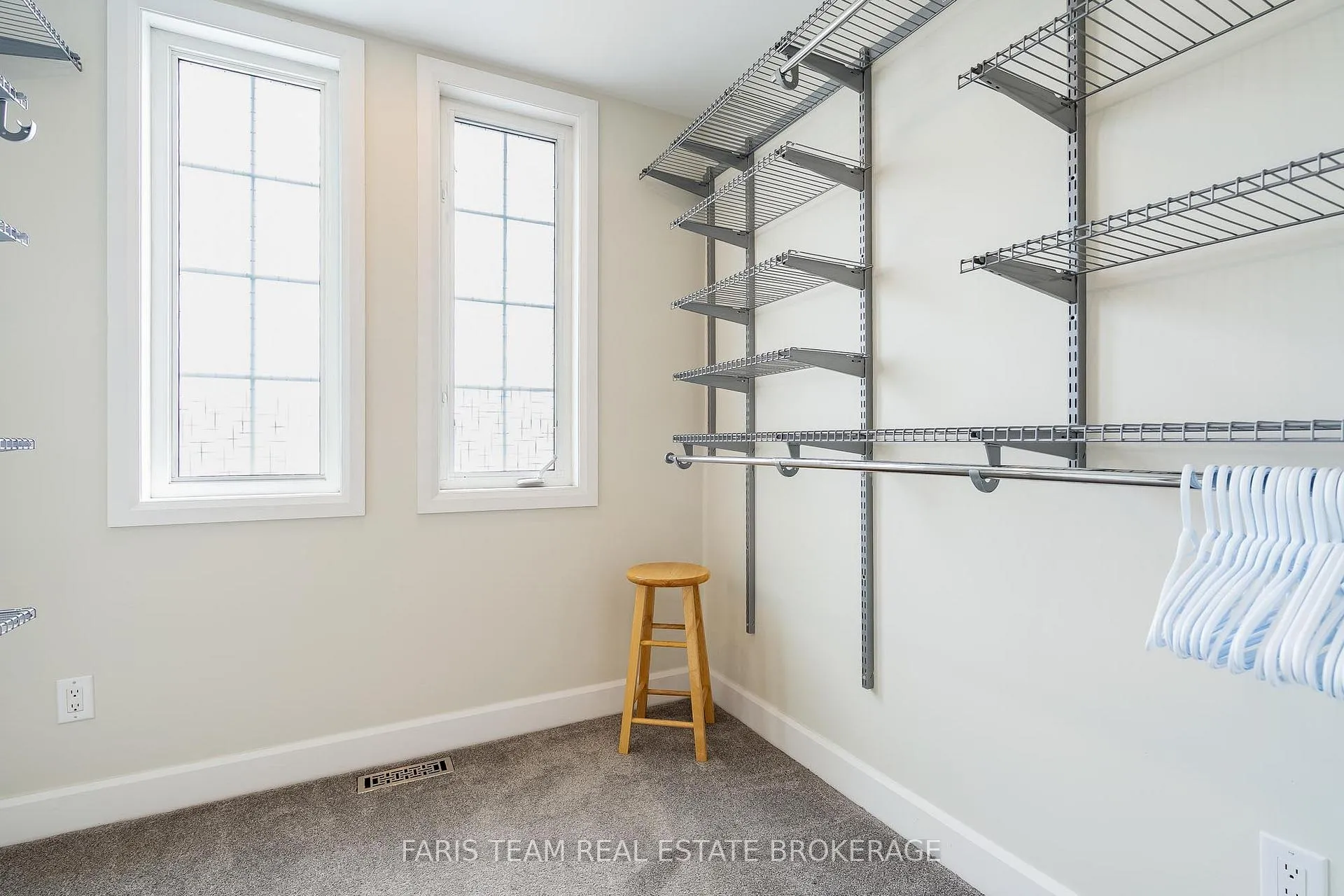 Photo 17 of 44 Hawthorne Crescent, Barrie, Ardagh — HOMEH