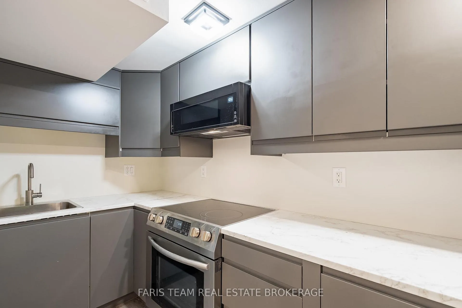 Photo 25 of 44 Hawthorne Crescent, Barrie, Ardagh — HOMEH