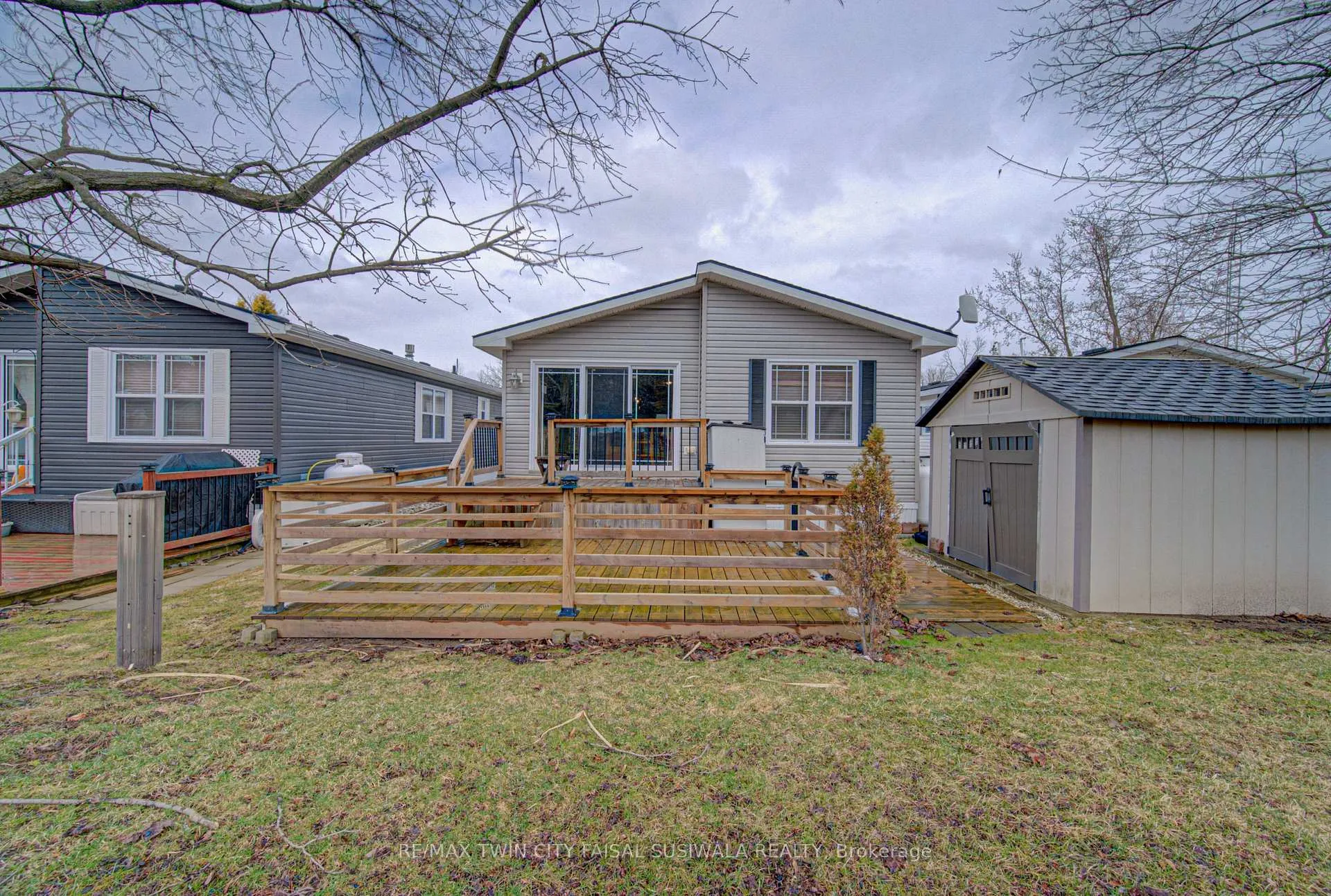 Photo 4 of Unit 11, 1429 Sheffield Road, Hamilton, Rural Flamborough — HOMEH