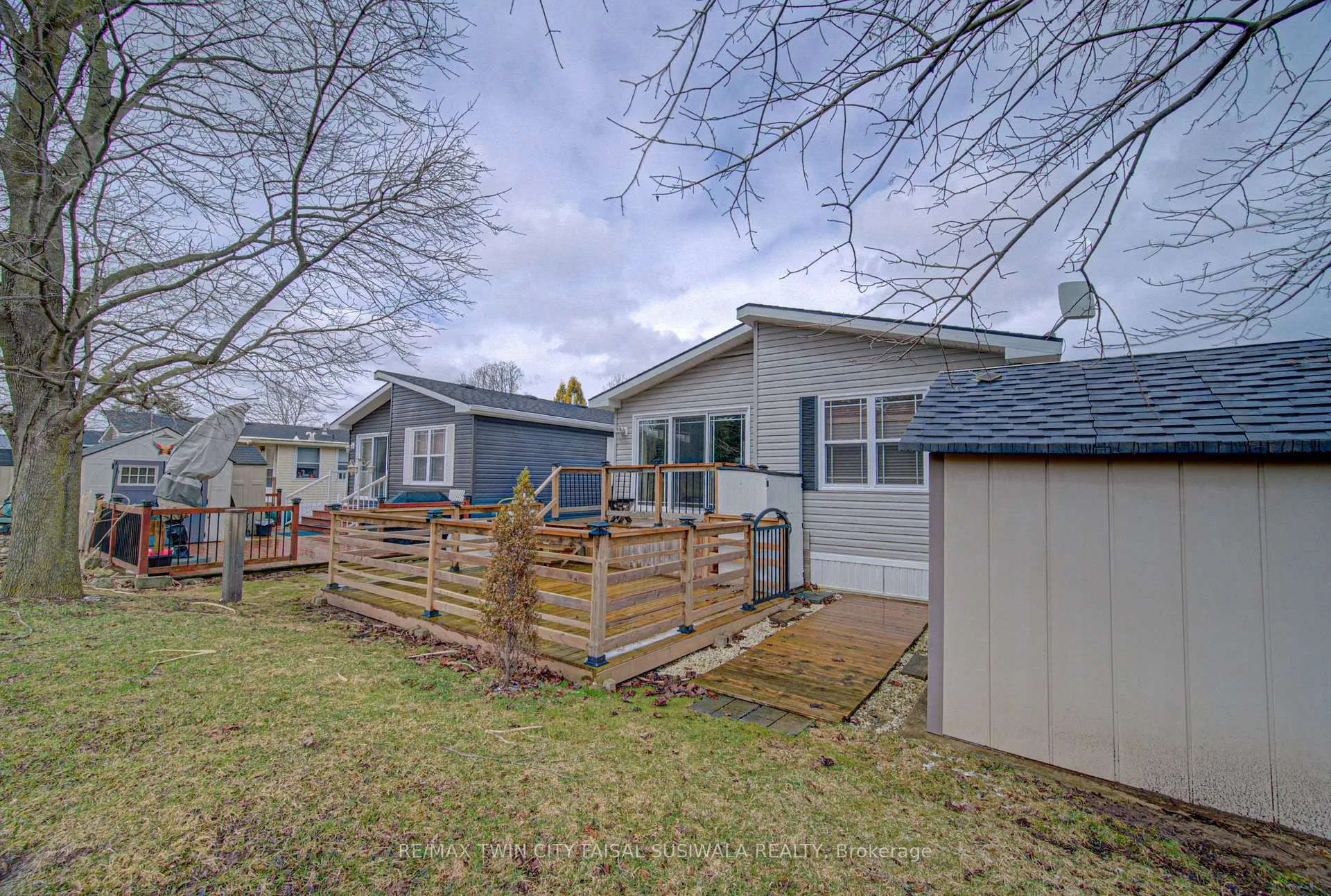 Photo 5 of Unit 11, 1429 Sheffield Road, Hamilton, Rural Flamborough — HOMEH