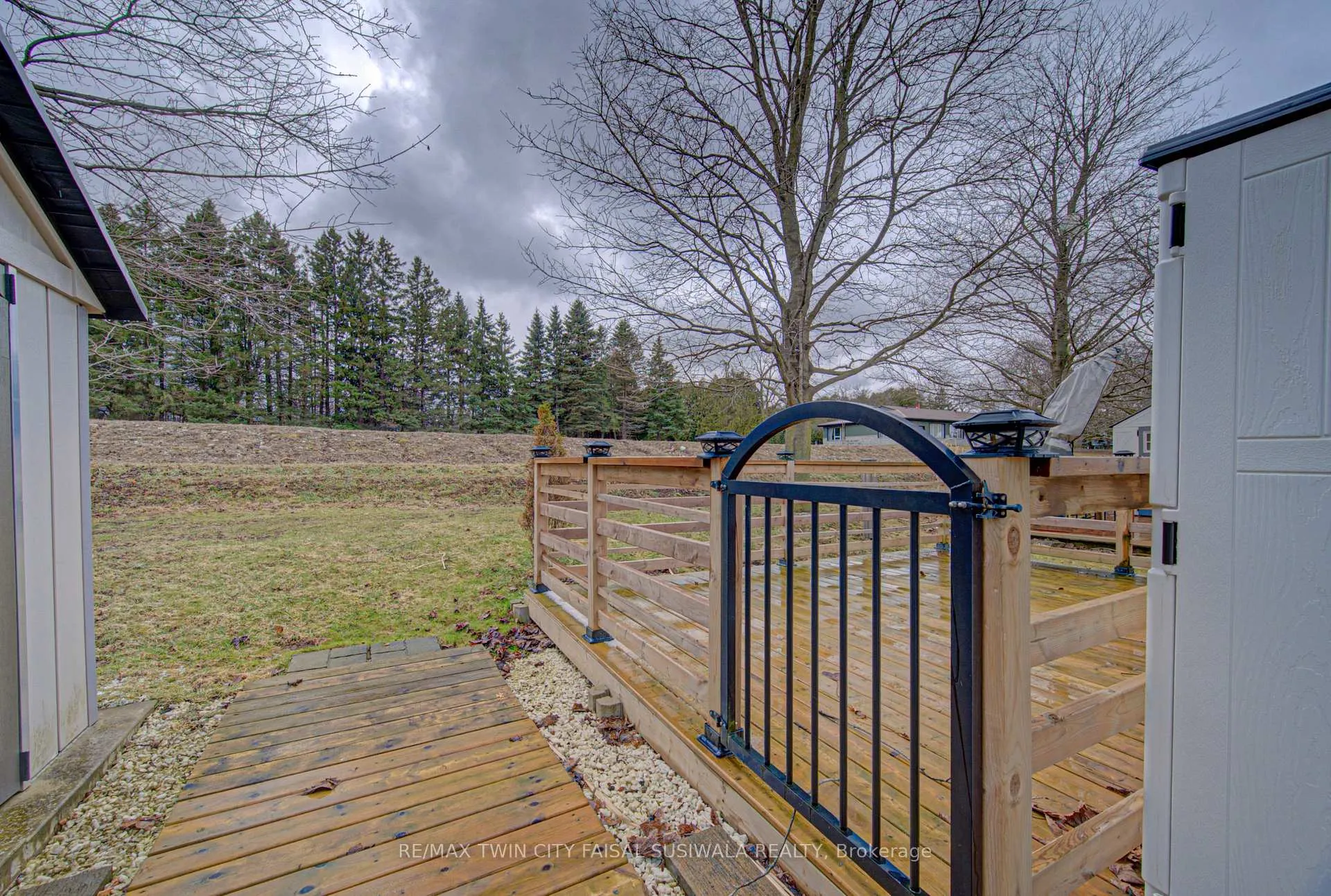 Photo 6 of Unit 11, 1429 Sheffield Road, Hamilton, Rural Flamborough — HOMEH