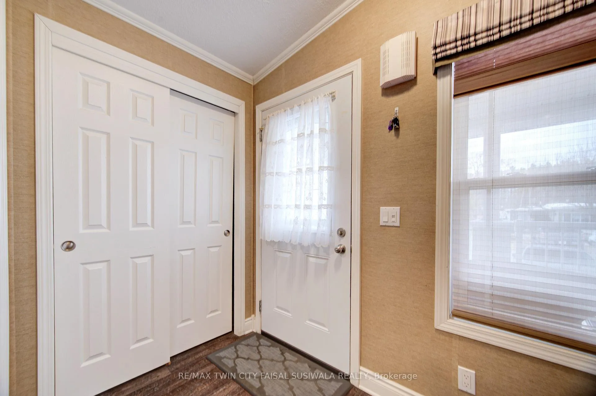 Photo 11 of Unit 11, 1429 Sheffield Road, Hamilton, Rural Flamborough — HOMEH