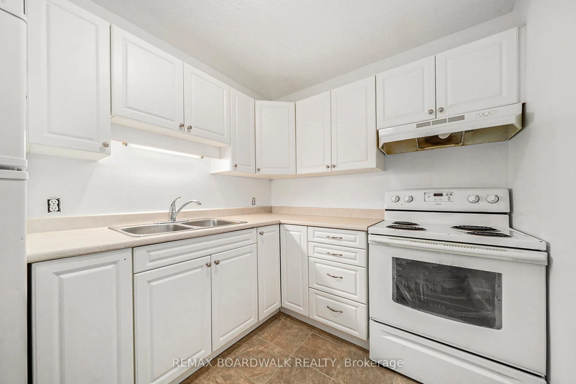 Photo 4 of Unit A, 136 Prescott Street, North Grenville, Kemptville — HOMEH