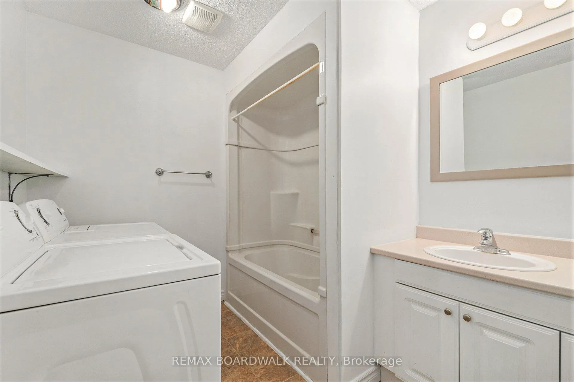 Photo 11 of Unit A, 136 Prescott Street, North Grenville, Kemptville — HOMEH