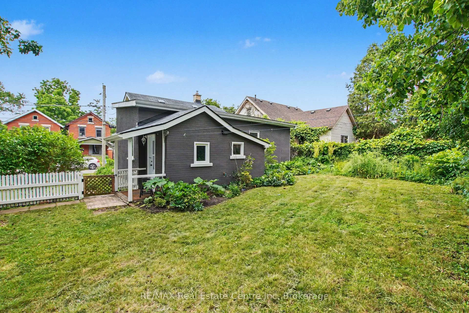 Photo 35 of 174 Neeve Street, Guelph, St. Patrick's Ward — HOMEH