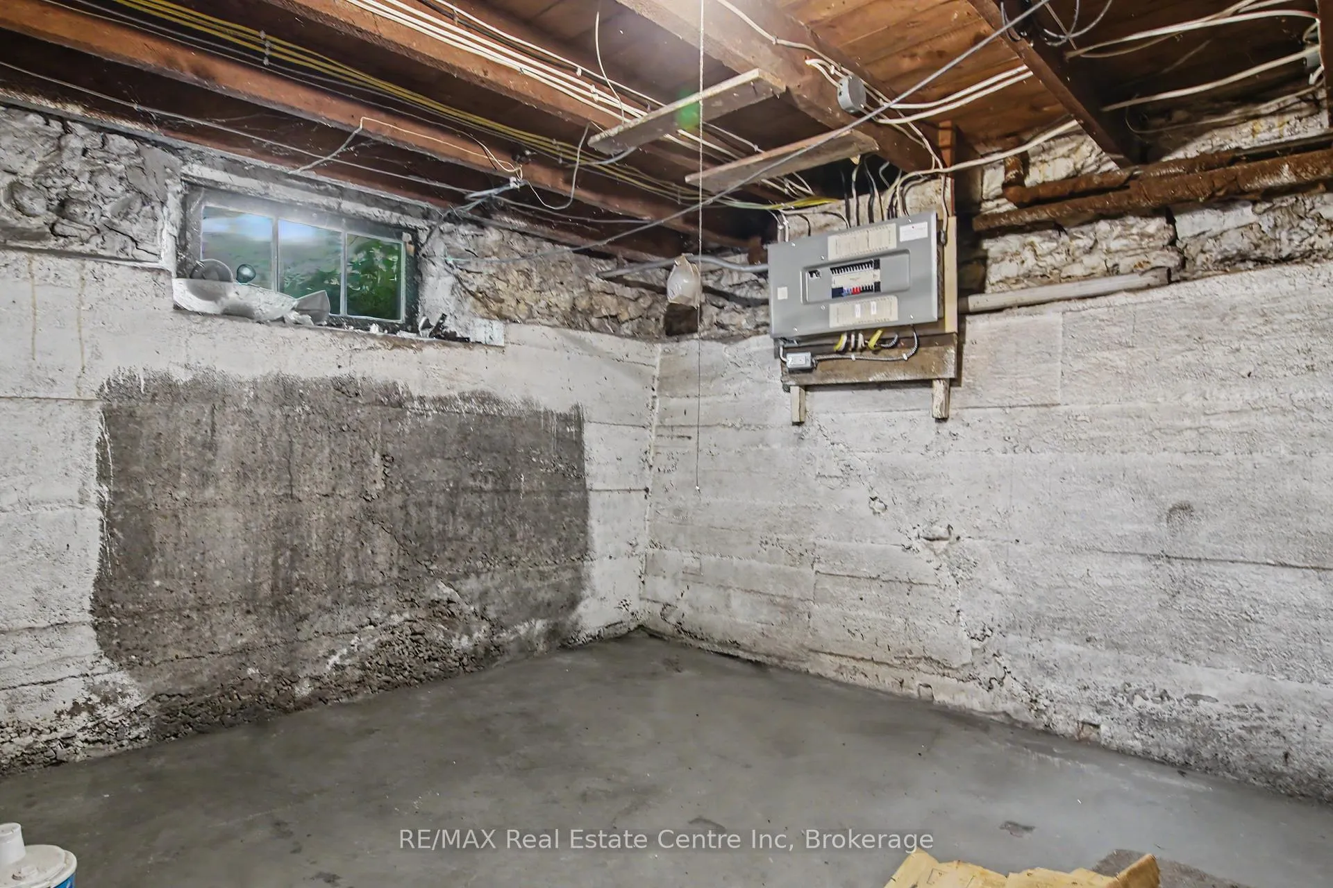 Photo 38 of 174 Neeve Street, Guelph, St. Patrick's Ward — HOMEH