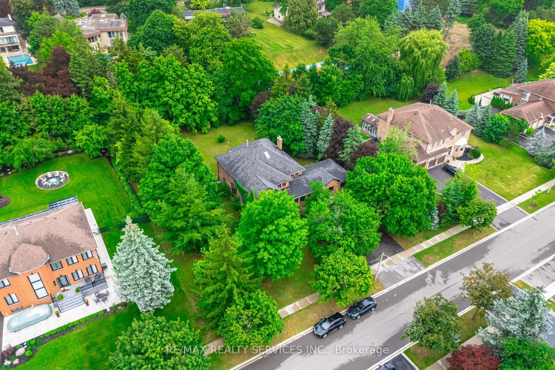 Photo 2 of 106 Kenpark Avenue, Brampton, Snelgrove — HOMEH