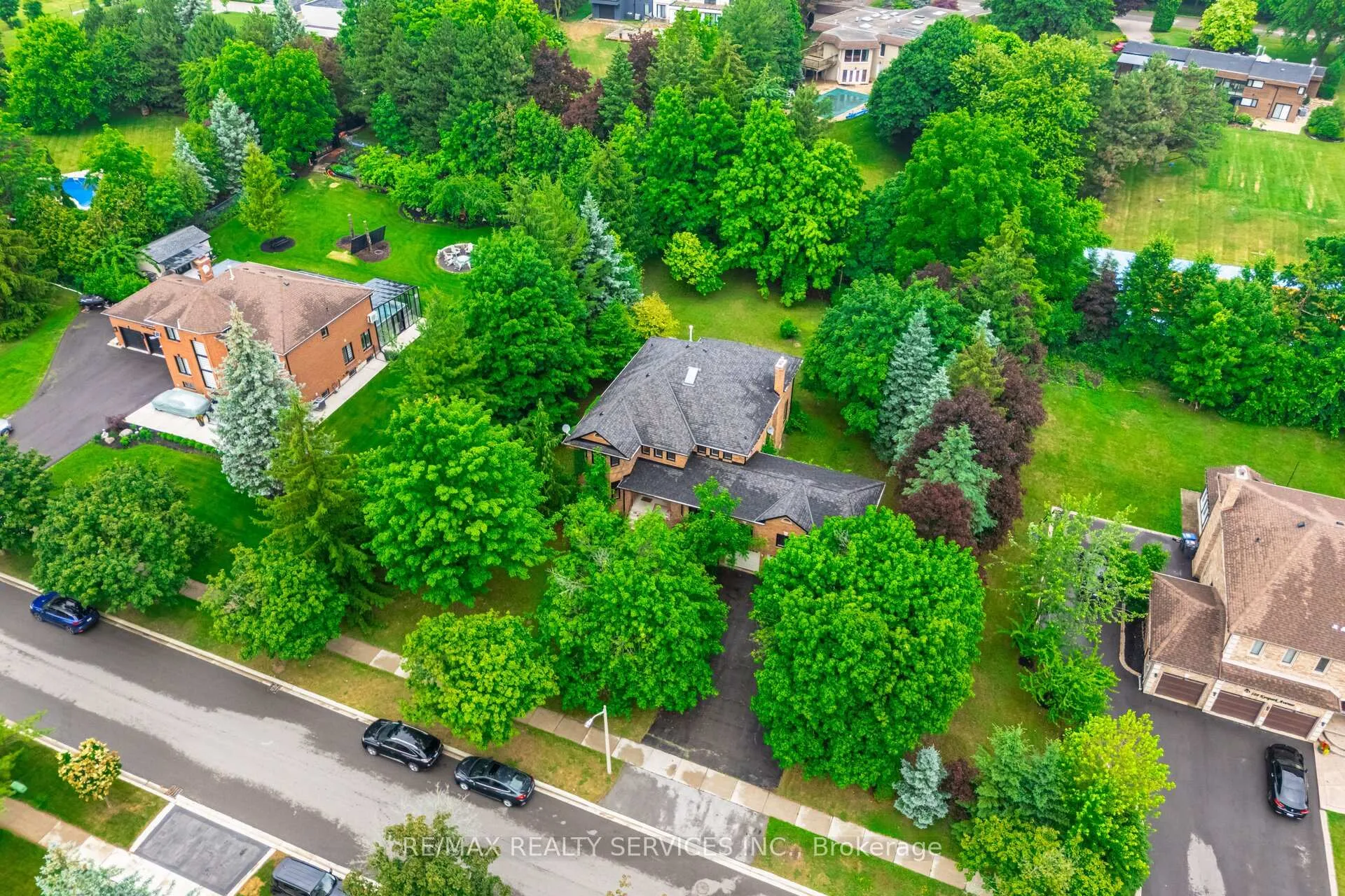 Photo 3 of 106 Kenpark Avenue, Brampton, Snelgrove — HOMEH