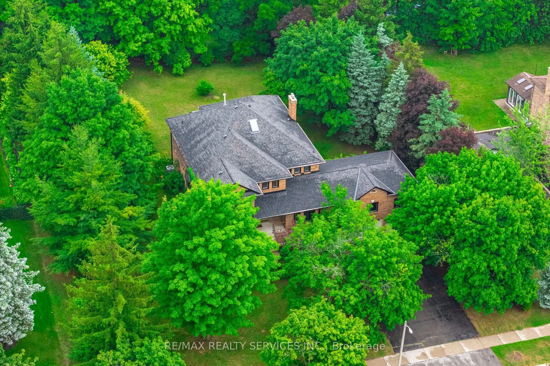 Photo 6 of 106 Kenpark Avenue, Brampton, Snelgrove — HOMEH