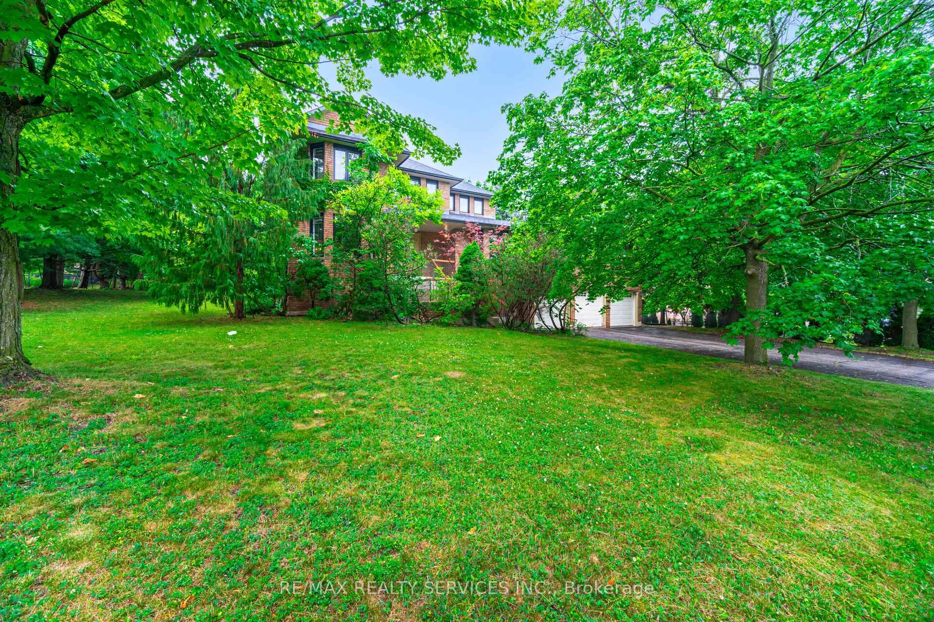Photo 9 of 106 Kenpark Avenue, Brampton, Snelgrove — HOMEH
