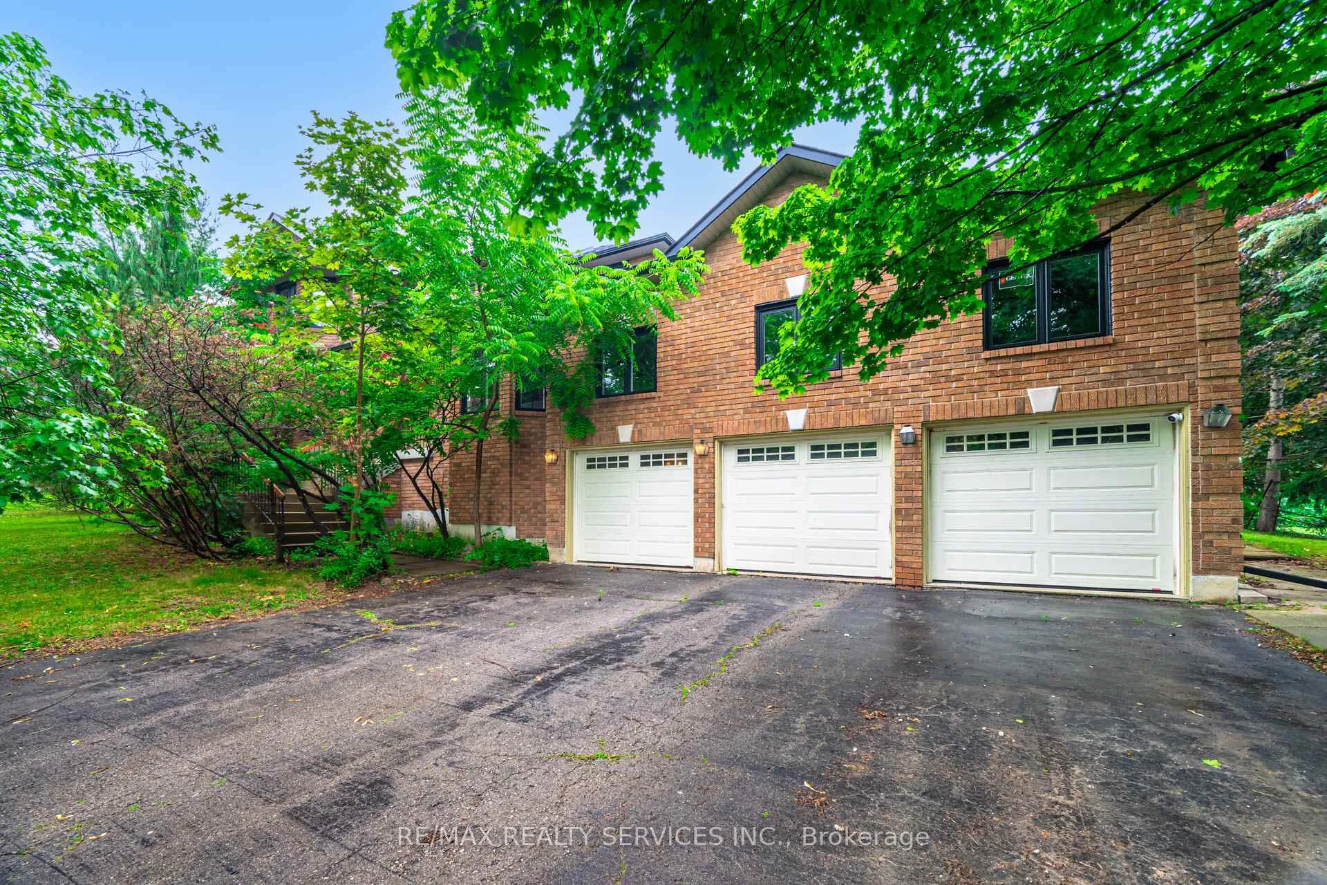 Photo 10 of 106 Kenpark Avenue, Brampton, Snelgrove — HOMEH
