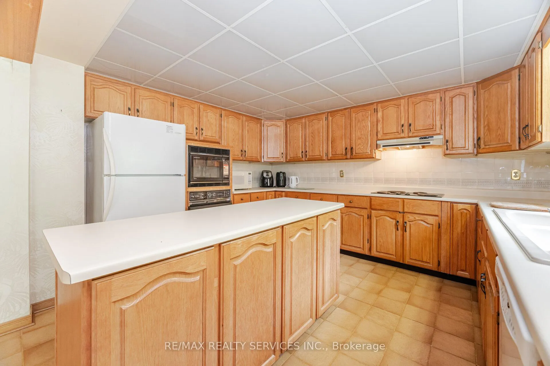 Photo 21 of 106 Kenpark Avenue, Brampton, Snelgrove — HOMEH