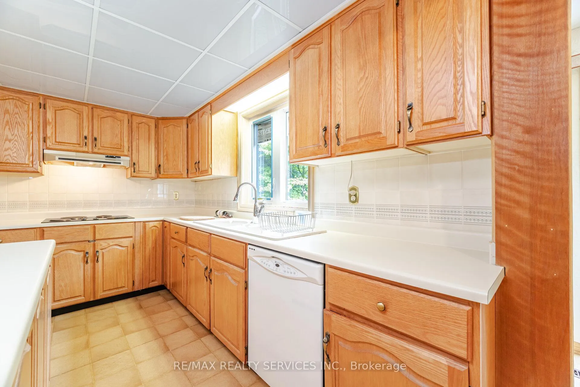 Photo 22 of 106 Kenpark Avenue, Brampton, Snelgrove — HOMEH