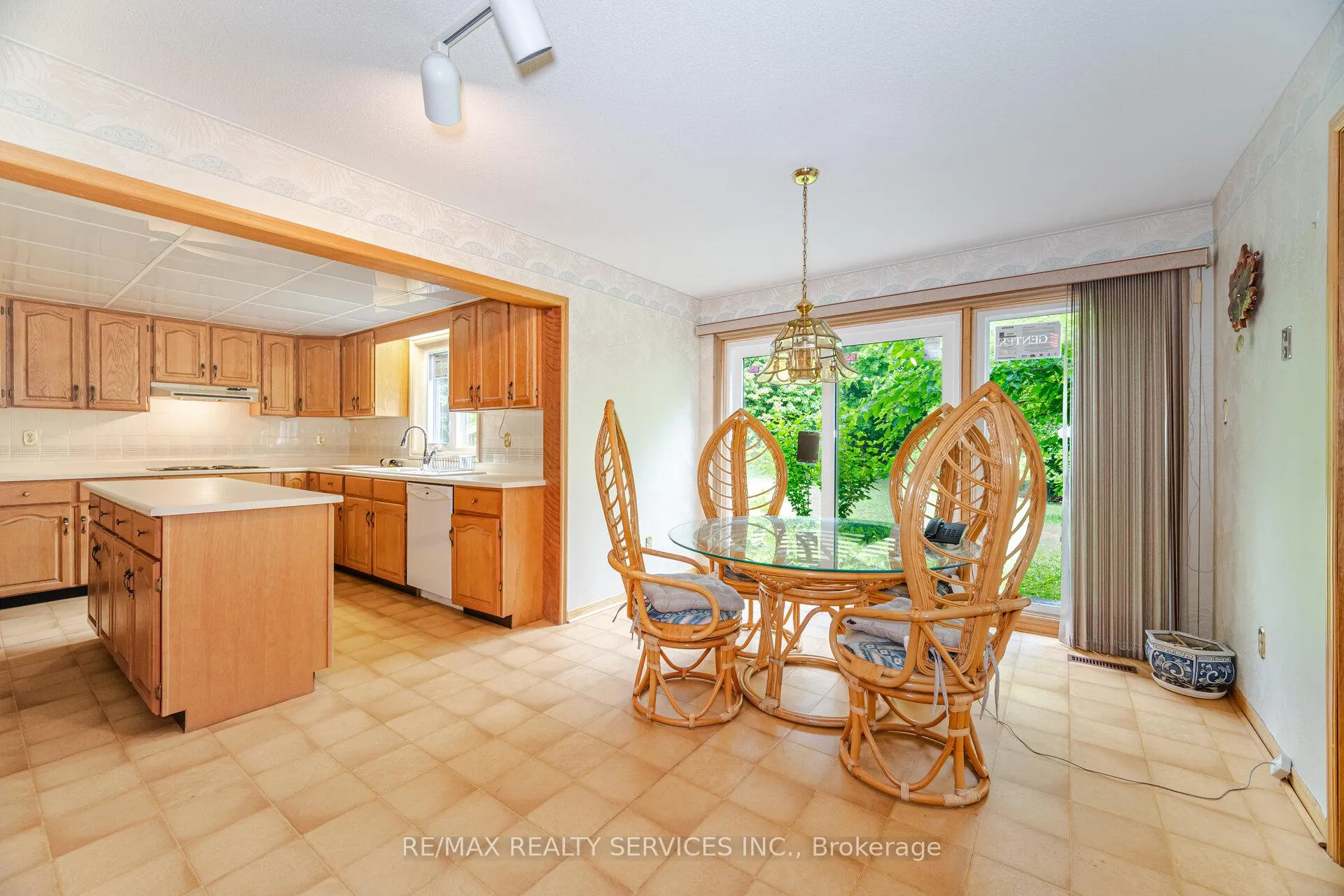 Photo 25 of 106 Kenpark Avenue, Brampton, Snelgrove — HOMEH