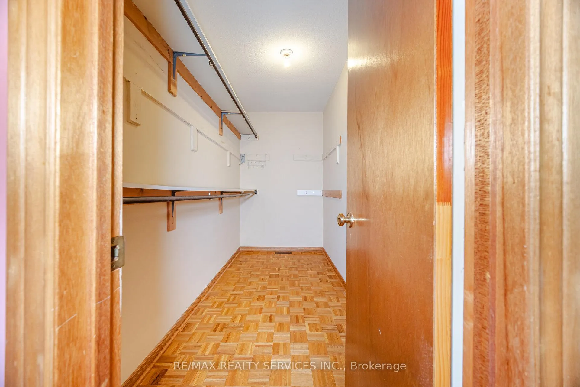 Photo 36 of 106 Kenpark Avenue, Brampton, Snelgrove — HOMEH