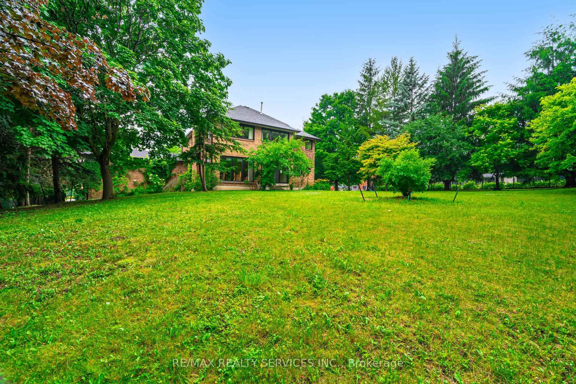 Photo 43 of 106 Kenpark Avenue, Brampton, Snelgrove — HOMEH