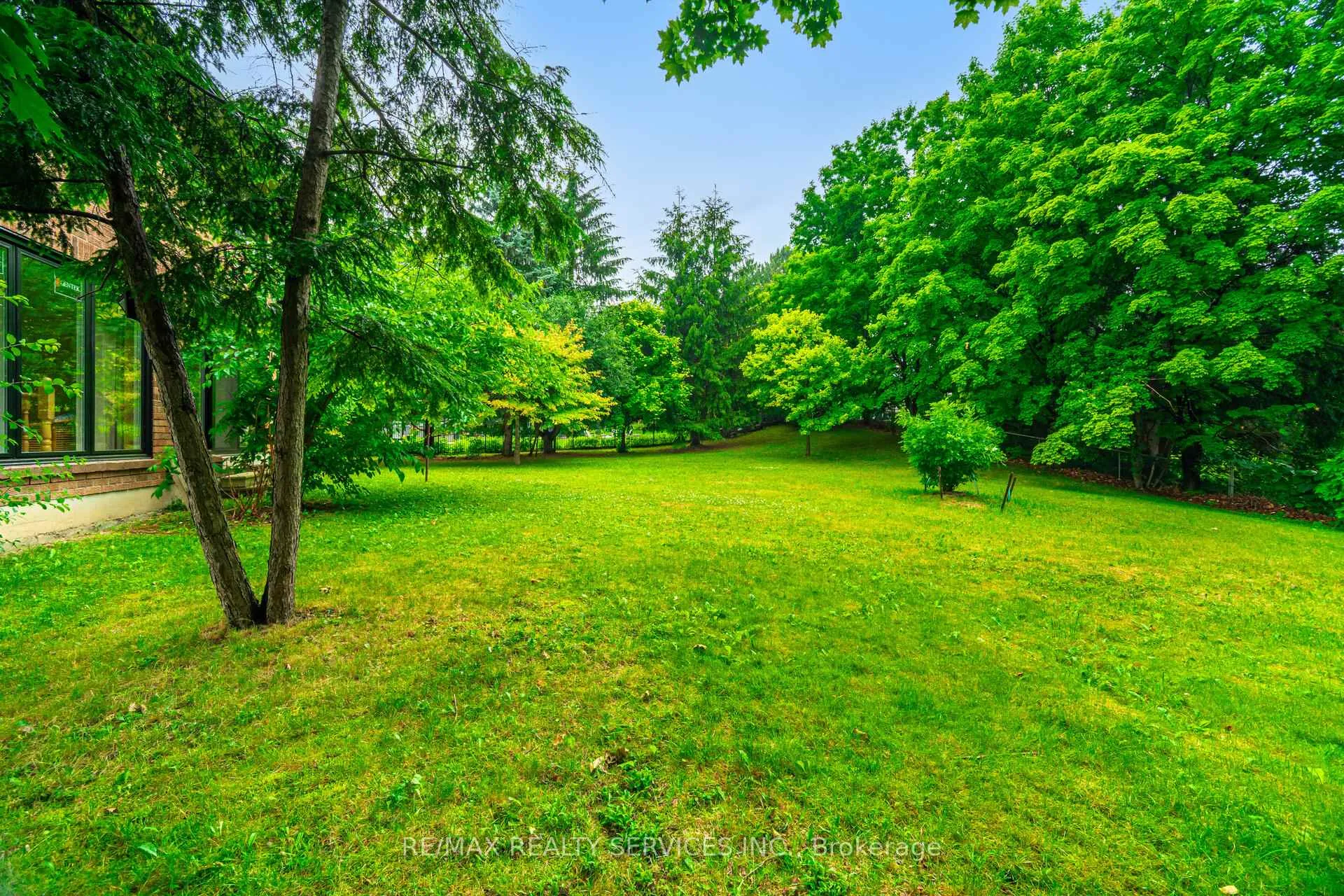 Photo 44 of 106 Kenpark Avenue, Brampton, Snelgrove — HOMEH