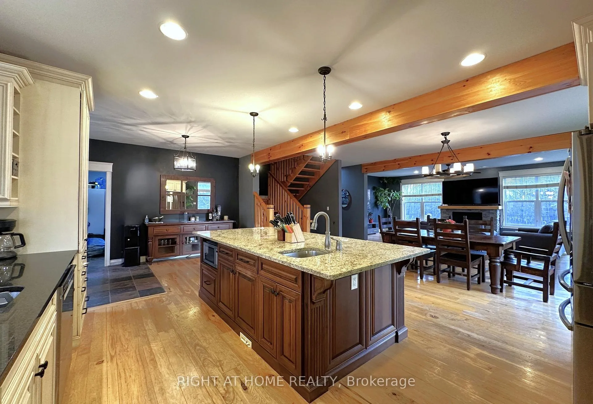 Photo 8 of 129 Blue Jay Crescent, Grey Highlands — HOMEH
