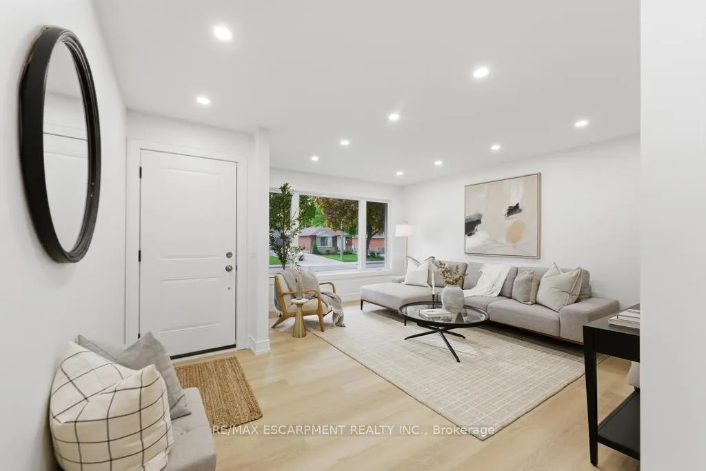 Photo 3 of 173 West 19TH Street, Hamilton, Buchanan — HOMEH