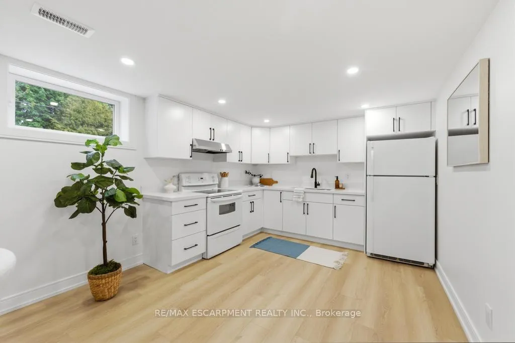 Photo 18 of 173 West 19TH Street, Hamilton, Buchanan — HOMEH