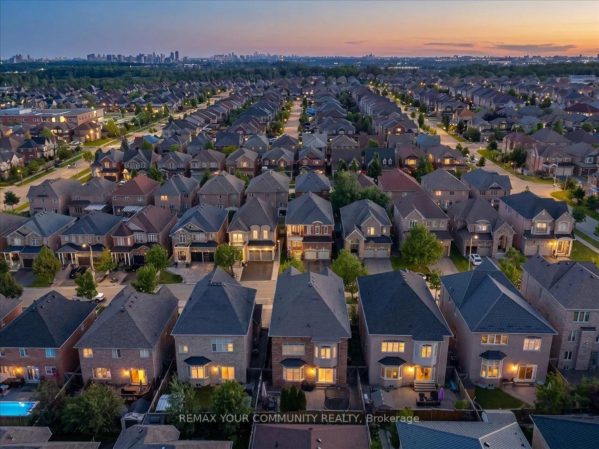 Photo 3 of 30 Jazz Drive, Vaughan, Patterson — HOMEH