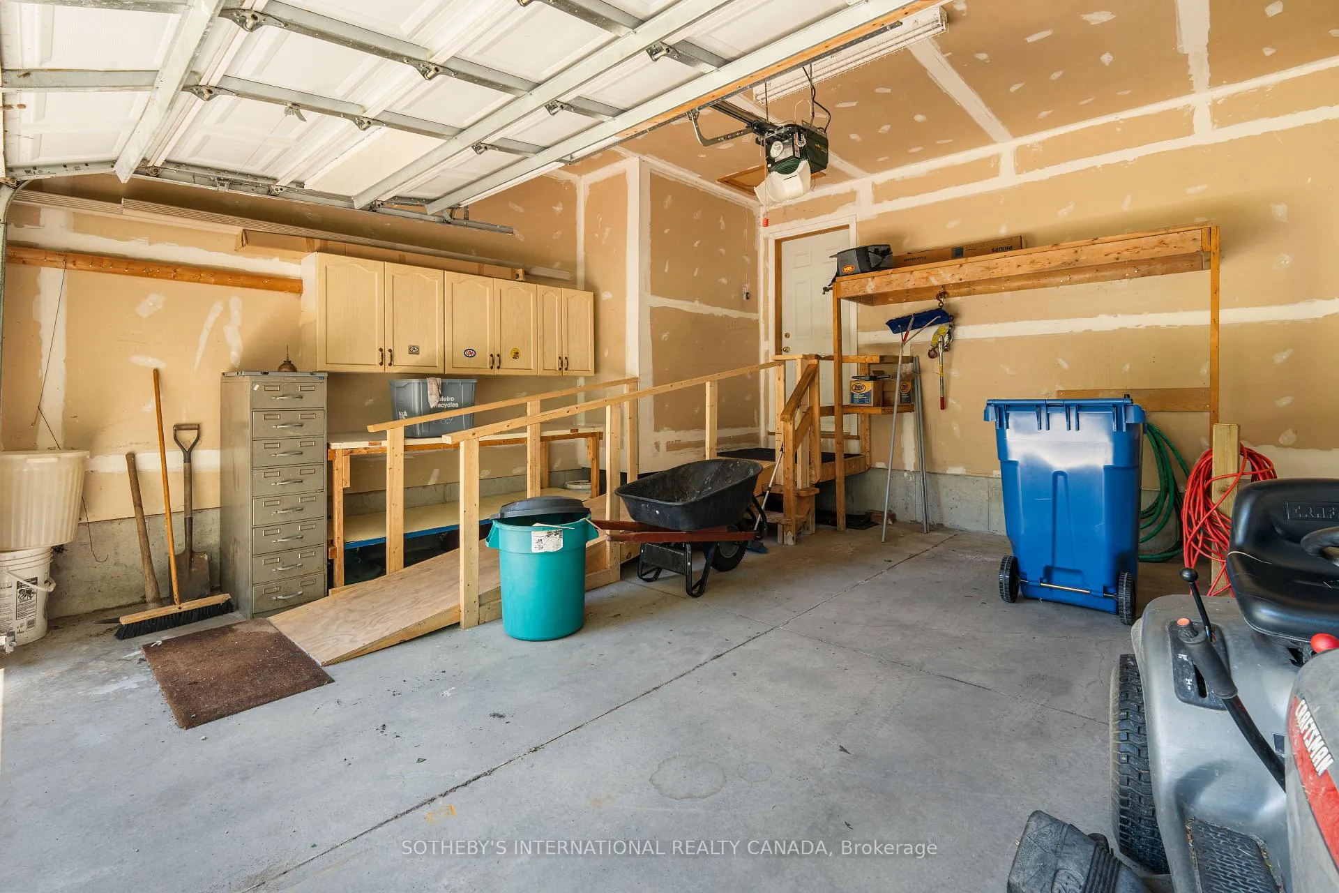 Photo 5 of 63 Pinecrest Road, Georgina, Pefferlaw — HOMEH