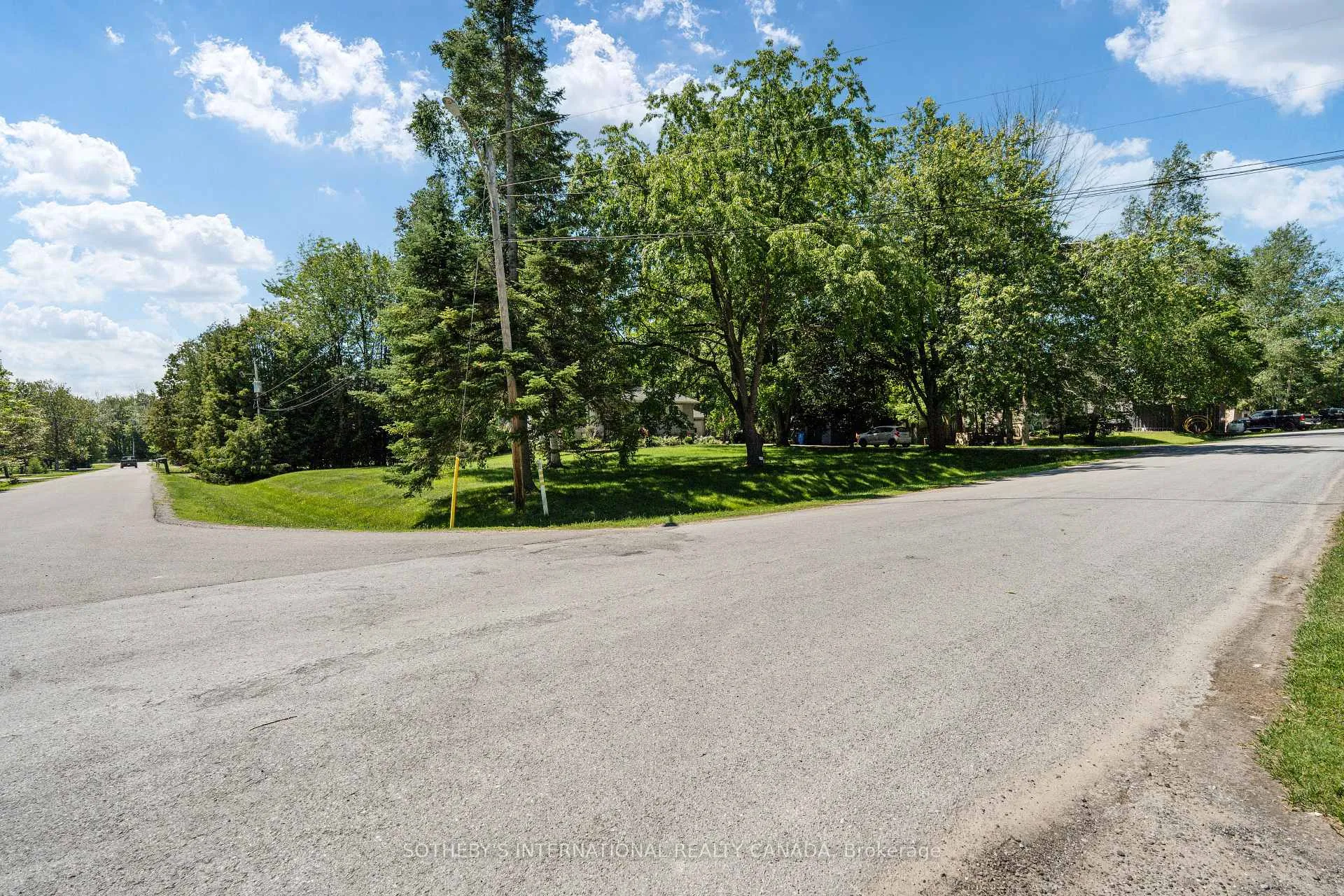 Photo 25 of 63 Pinecrest Road, Georgina, Pefferlaw — HOMEH