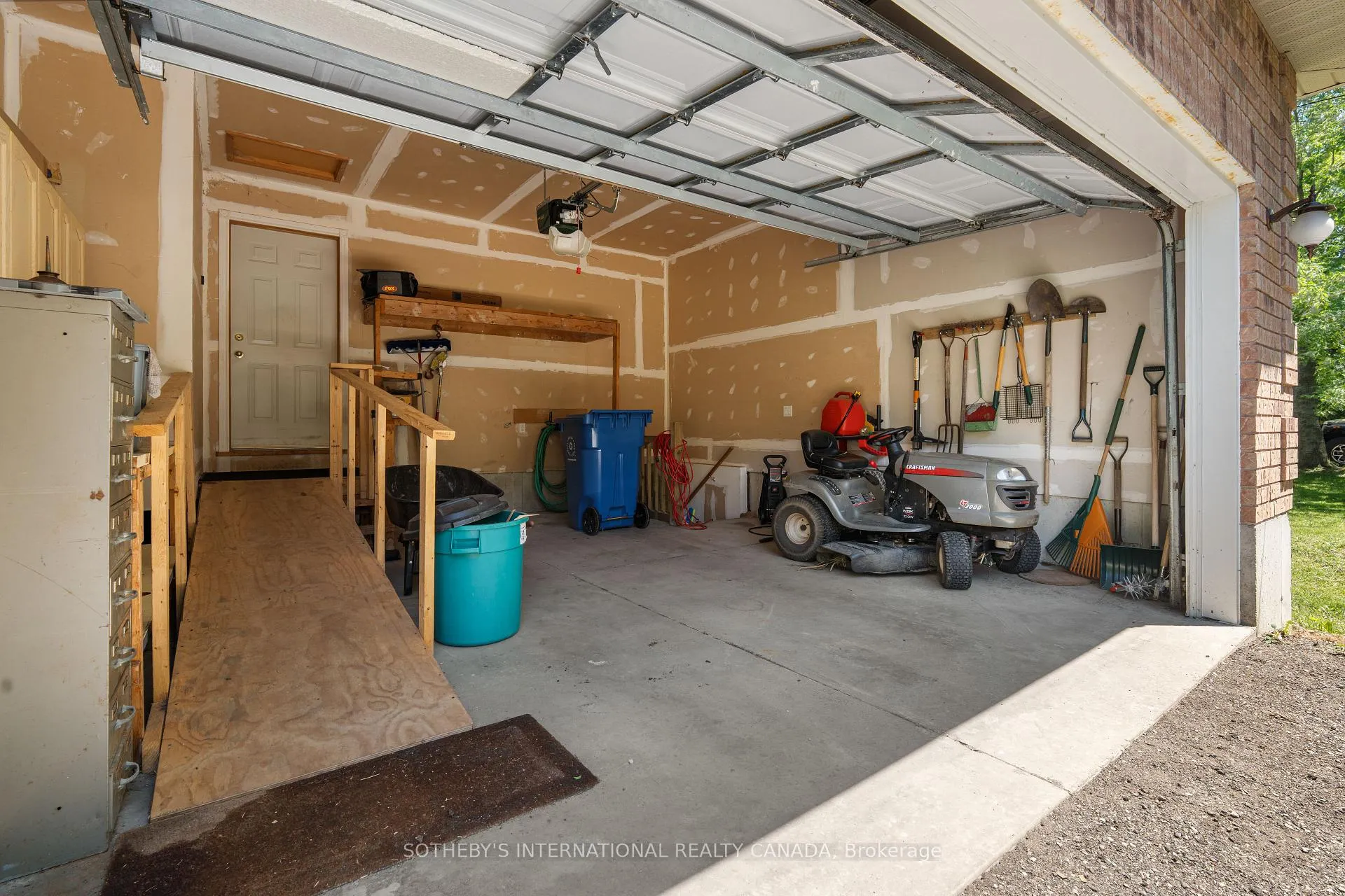Photo 31 of 63 Pinecrest Road, Georgina, Pefferlaw — HOMEH