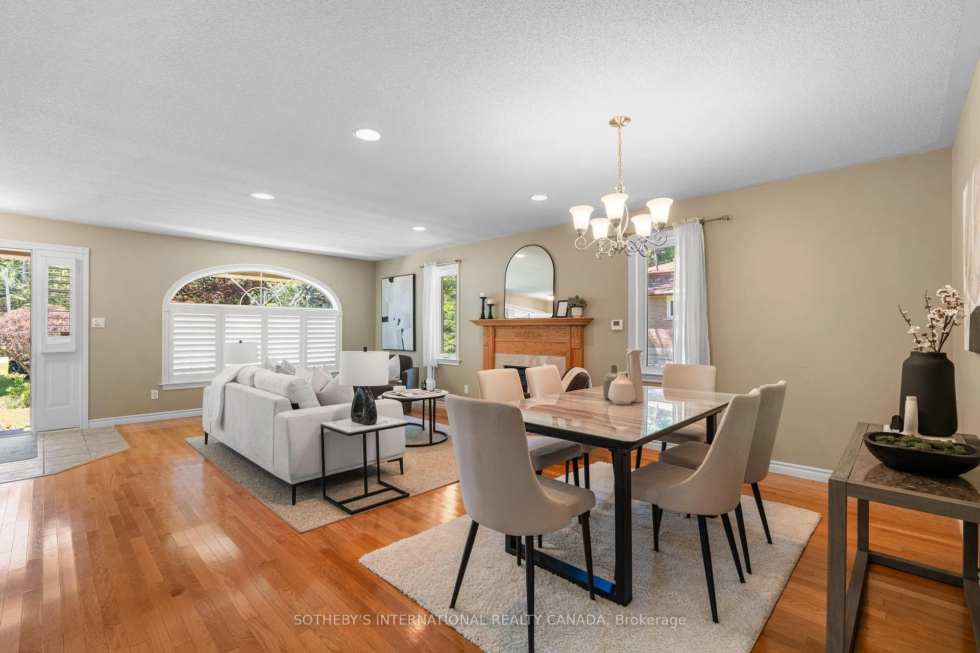 Photo 32 of 63 Pinecrest Road, Georgina, Pefferlaw — HOMEH