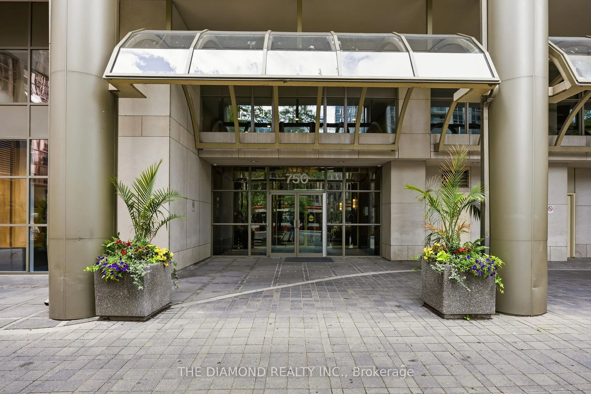 Photo 2 of Unit 907, 750 Bay Street, Toronto, Bay Street Corridor — HOMEH