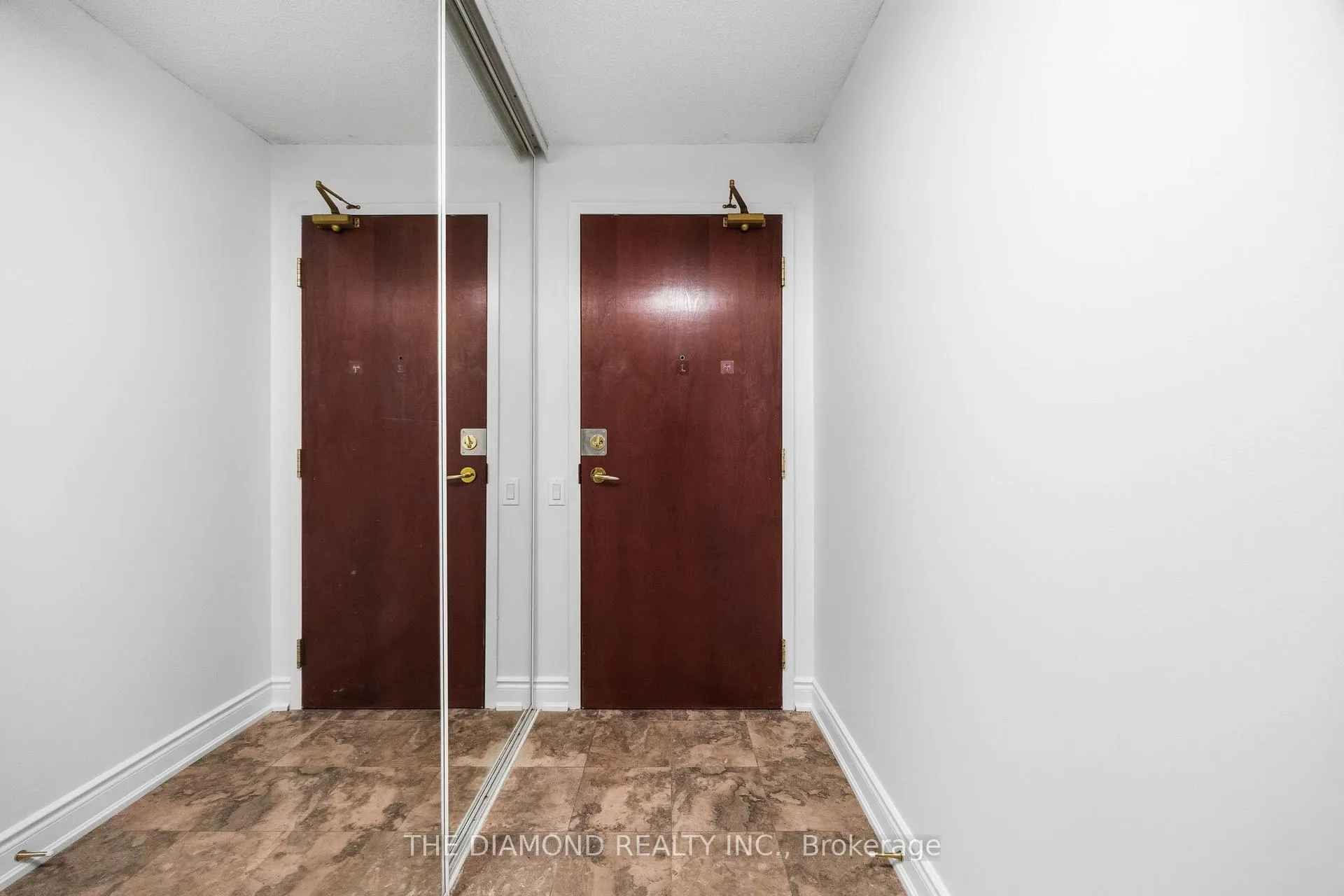 Photo 5 of Unit 907, 750 Bay Street, Toronto, Bay Street Corridor — HOMEH