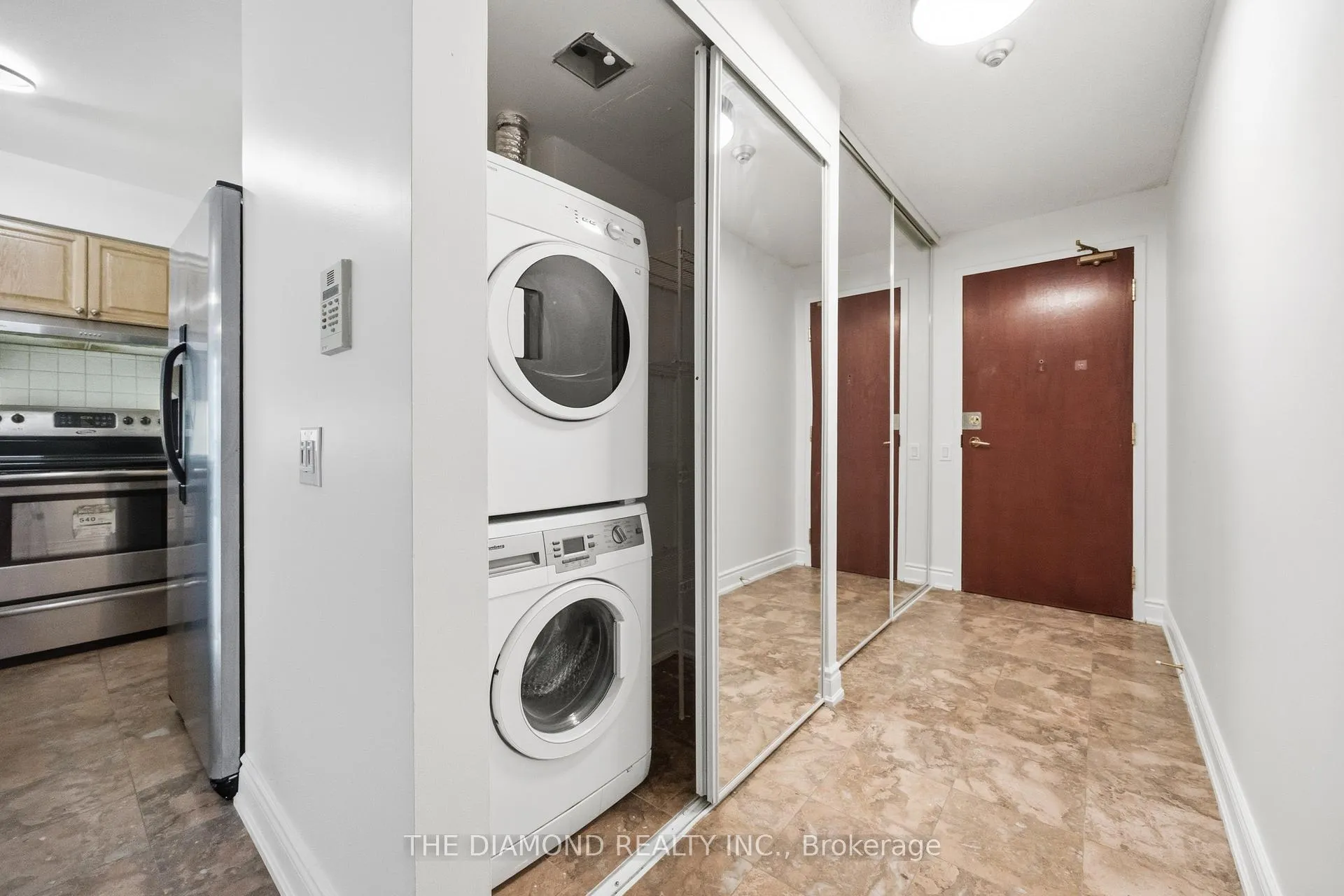 Photo 6 of Unit 907, 750 Bay Street, Toronto, Bay Street Corridor — HOMEH