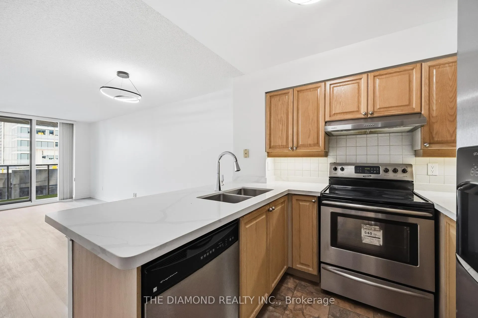 Photo 10 of Unit 907, 750 Bay Street, Toronto, Bay Street Corridor — HOMEH