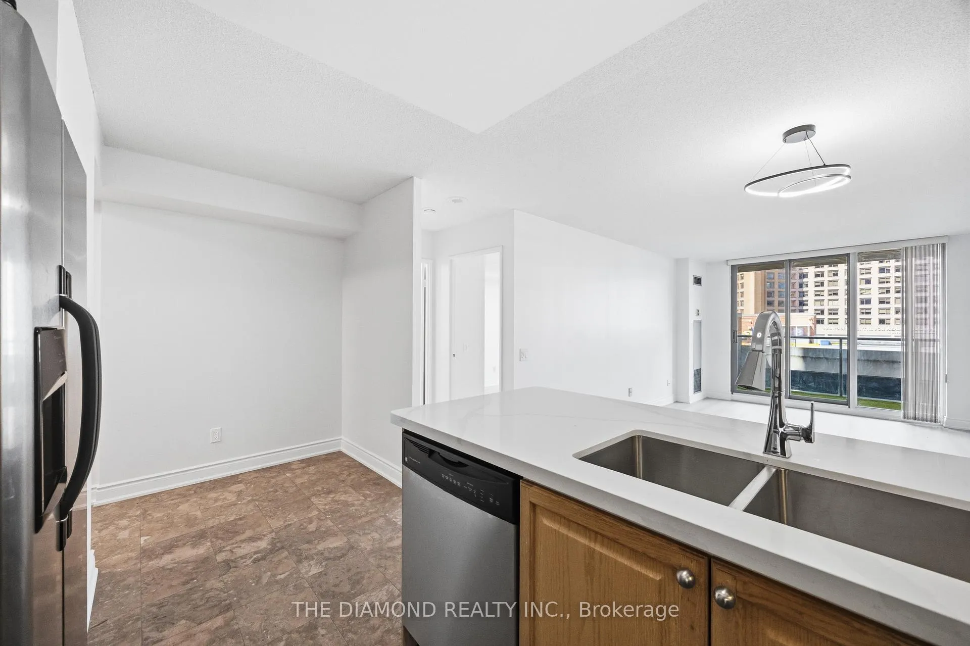 Photo 11 of Unit 907, 750 Bay Street, Toronto, Bay Street Corridor — HOMEH