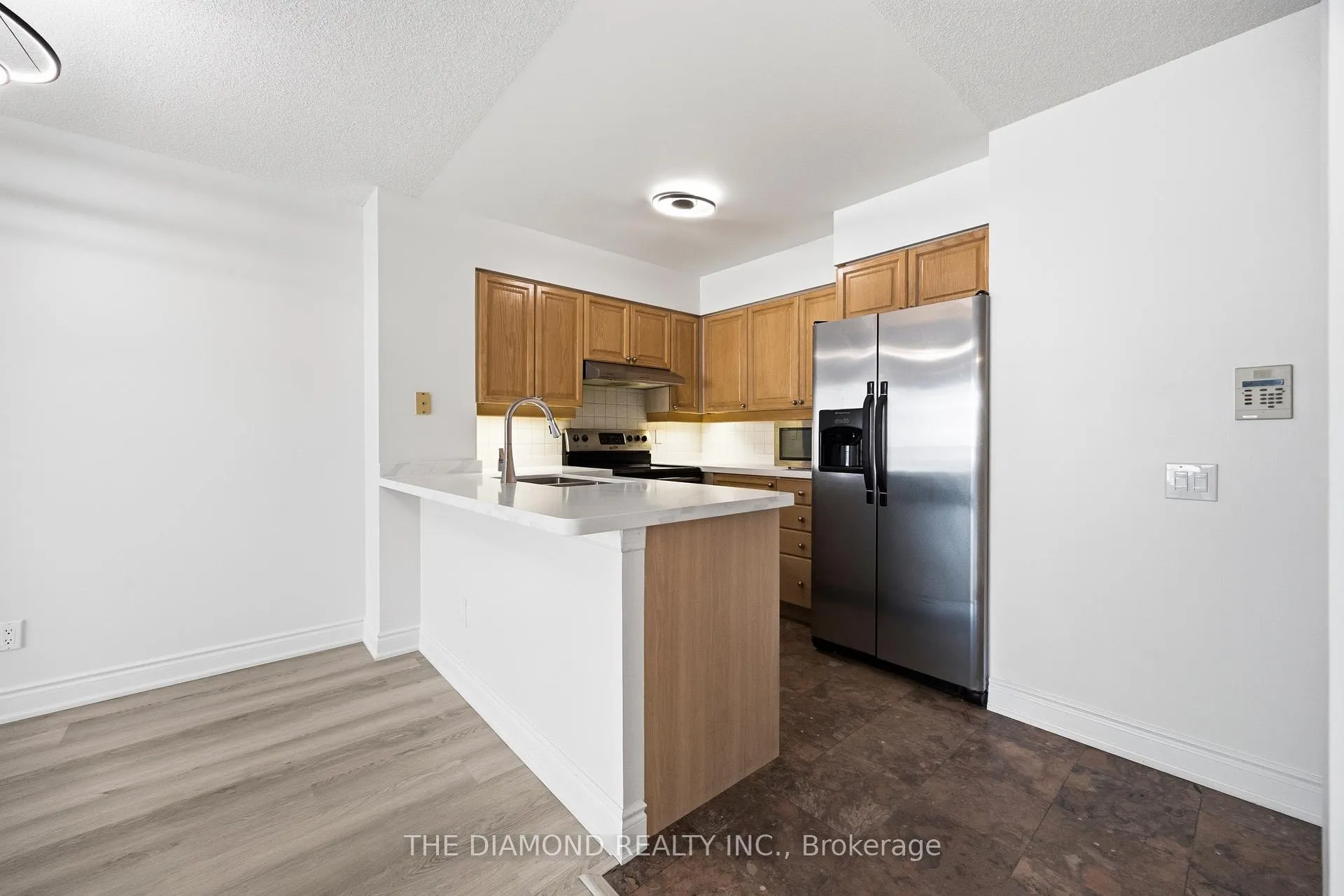 Photo 14 of Unit 907, 750 Bay Street, Toronto, Bay Street Corridor — HOMEH